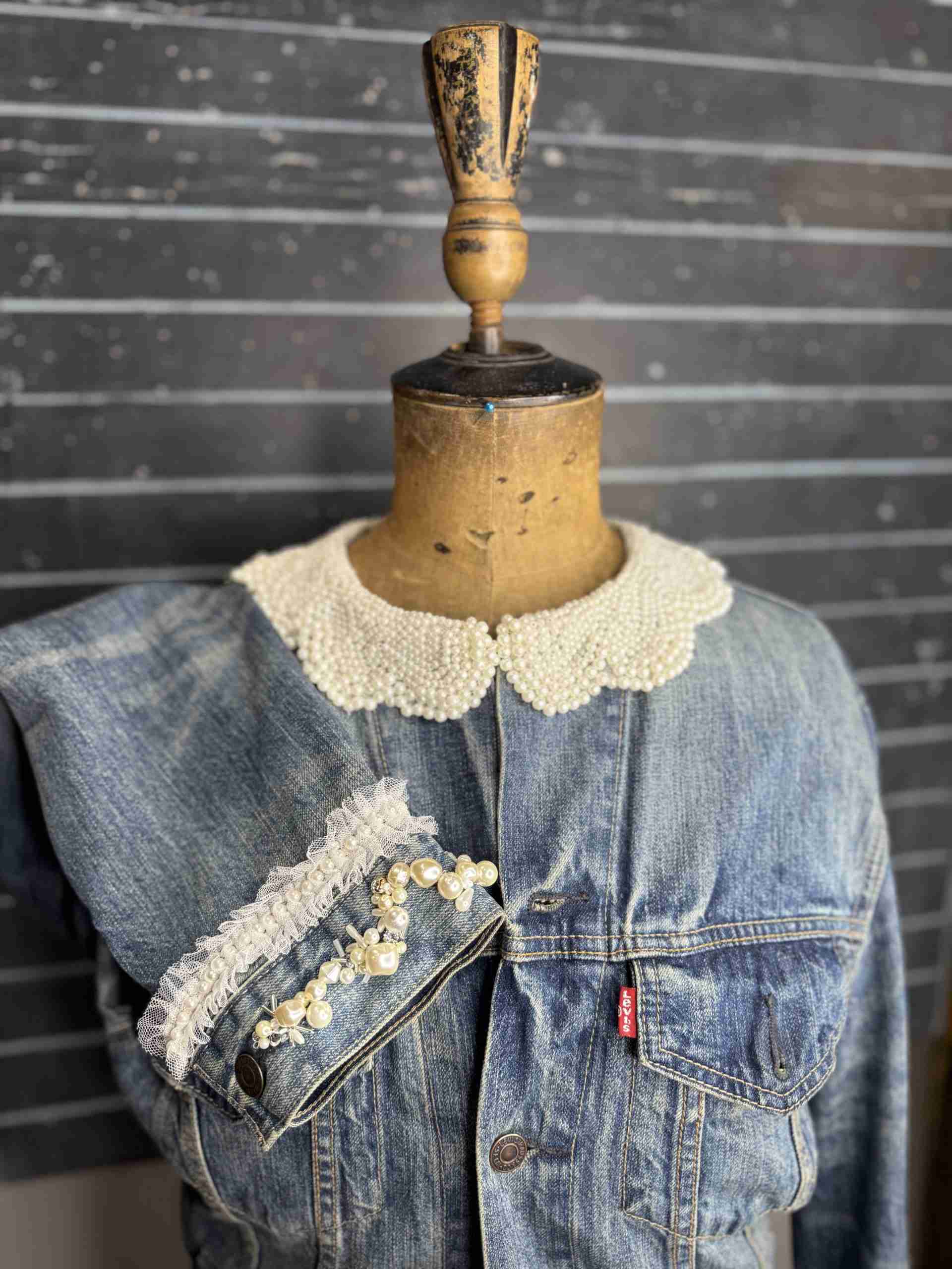 Stars and Pearls Denim Levi Jacket Size M - Image 3