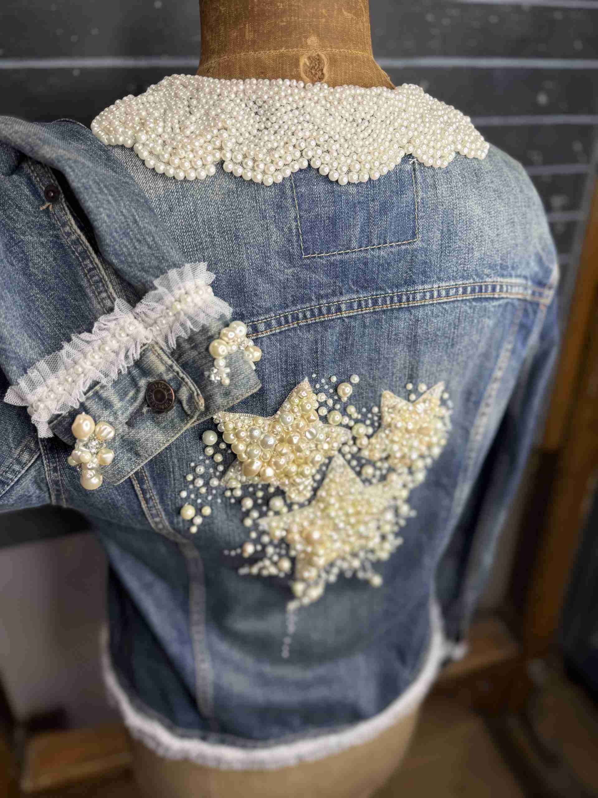 Stars and Pearls Denim Levi Jacket Size M - Image 4